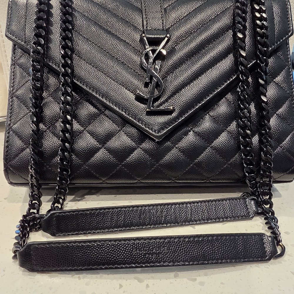 🎀💕Eves Saint Laurent Medium Shoulder Bag💕🎀